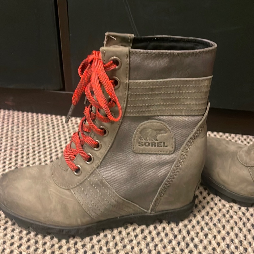 Great condition sorel wedges only worn twice